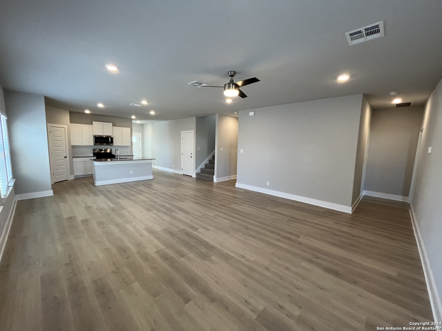 property viewer photo 9