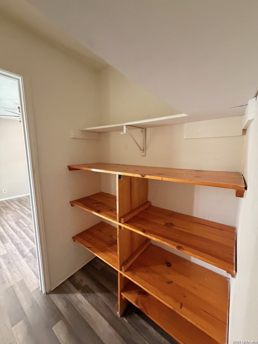 property viewer photo 10