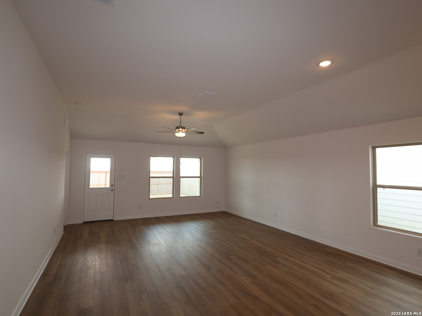 property viewer photo 4