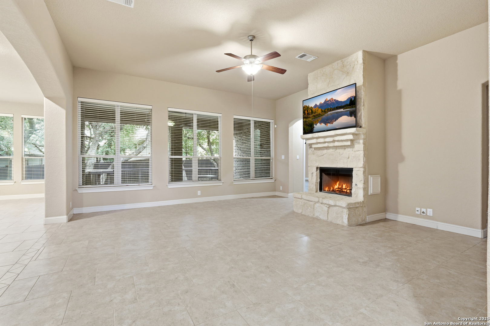 property viewer photo 9