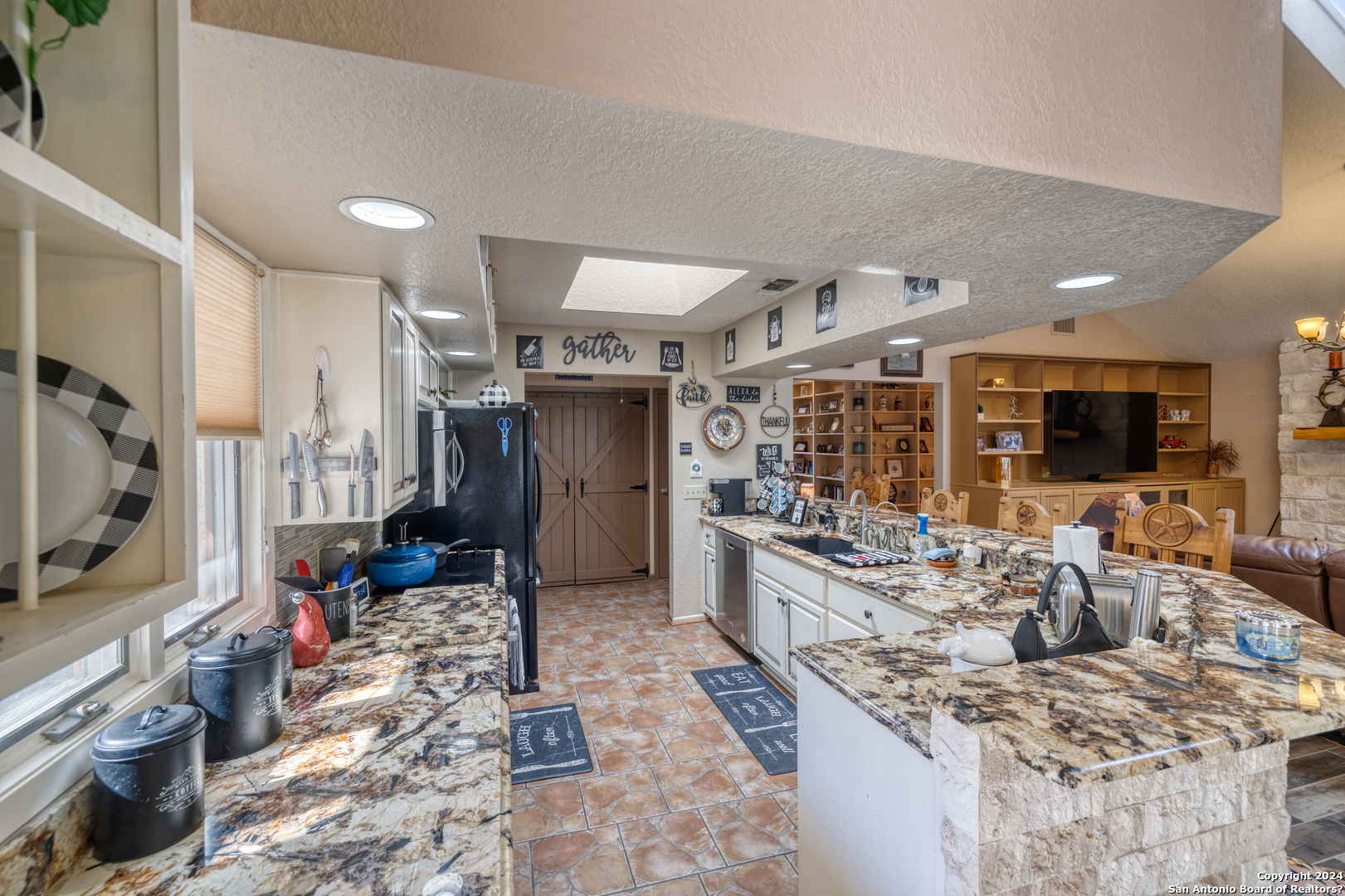 main property photo 28