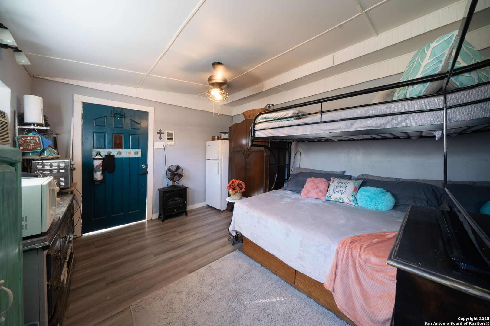 main property photo 18