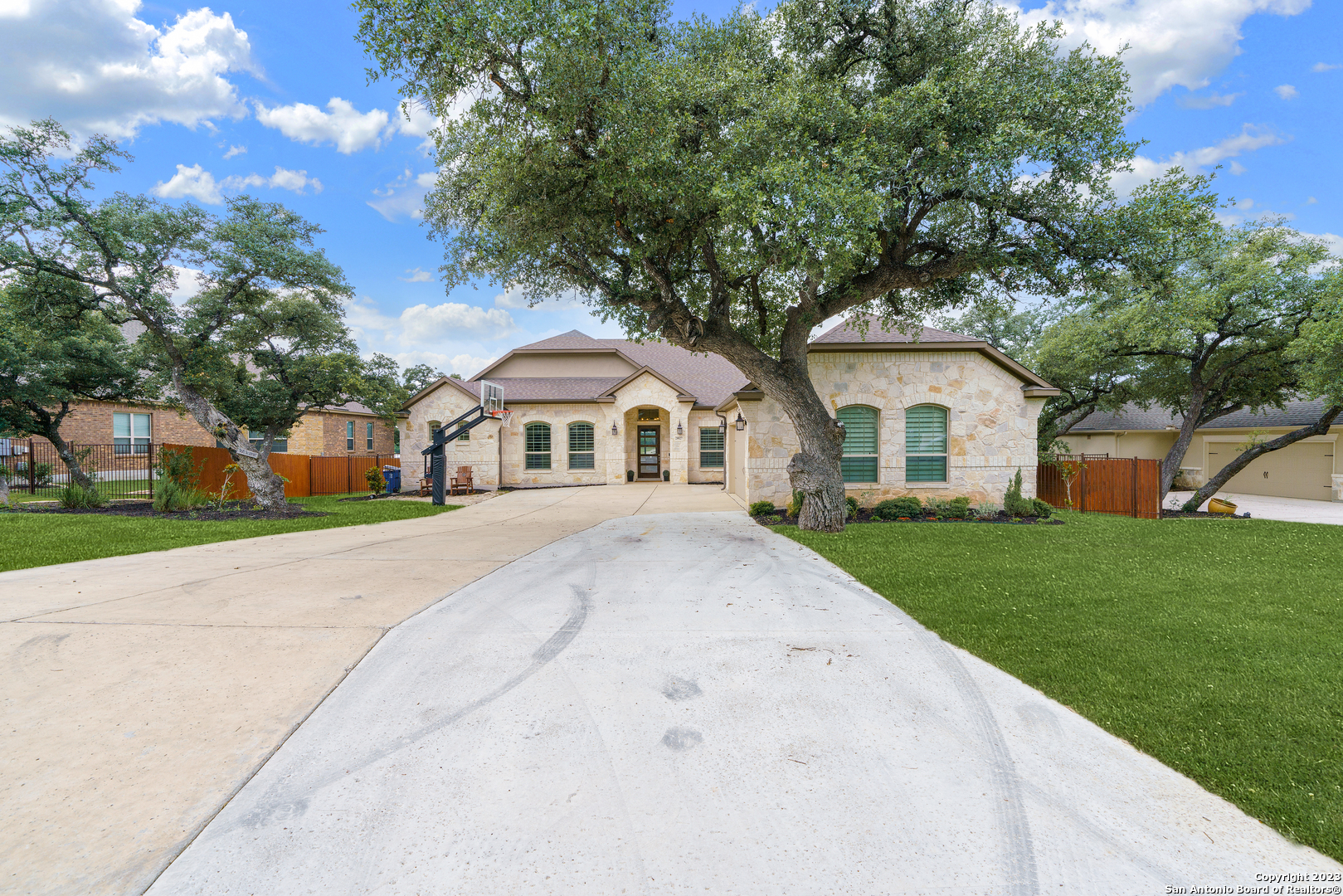 28827 Balcones Crk Boerne TX chef kitchen soaring ceilings Hill Country views single-story Balcones Creek interior