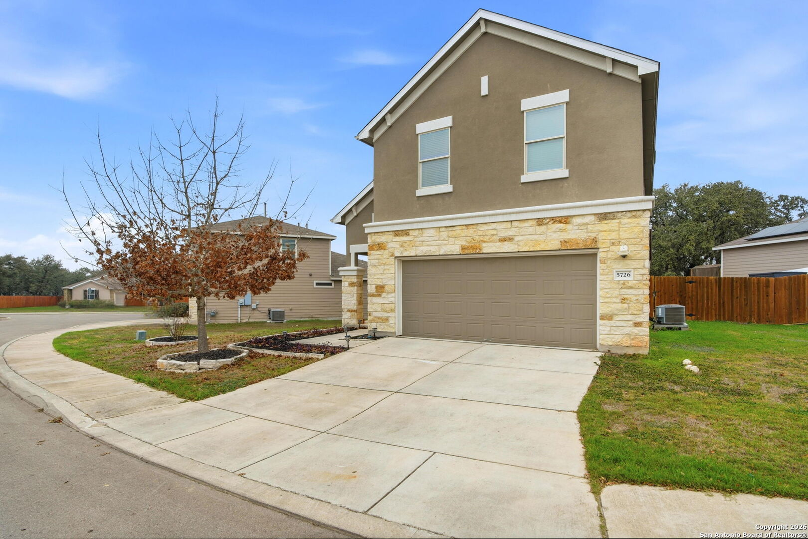 main property photo 5