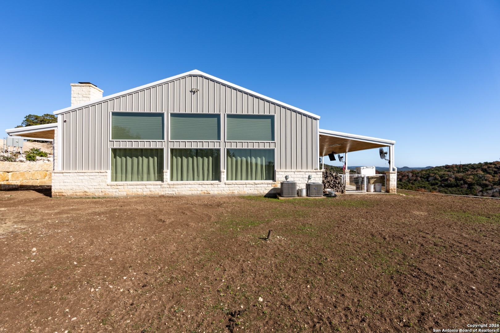 main property photo 16