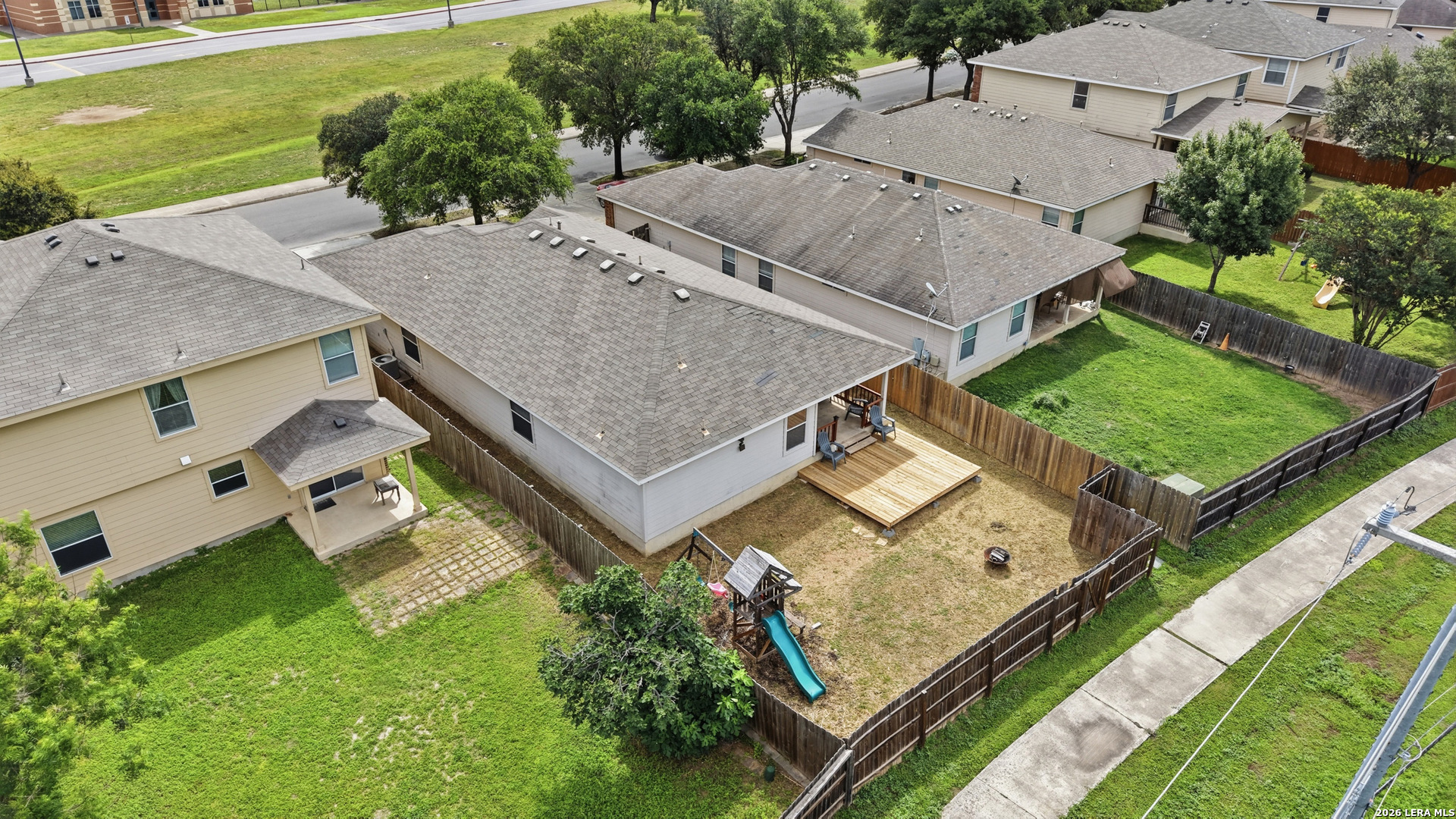main property photo 32