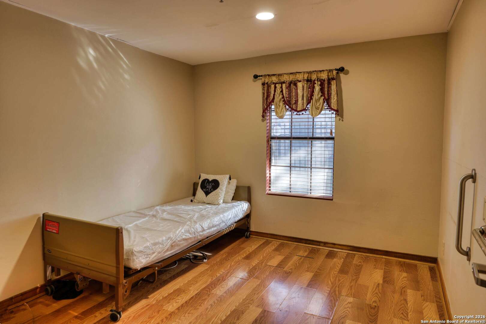 main property photo 7