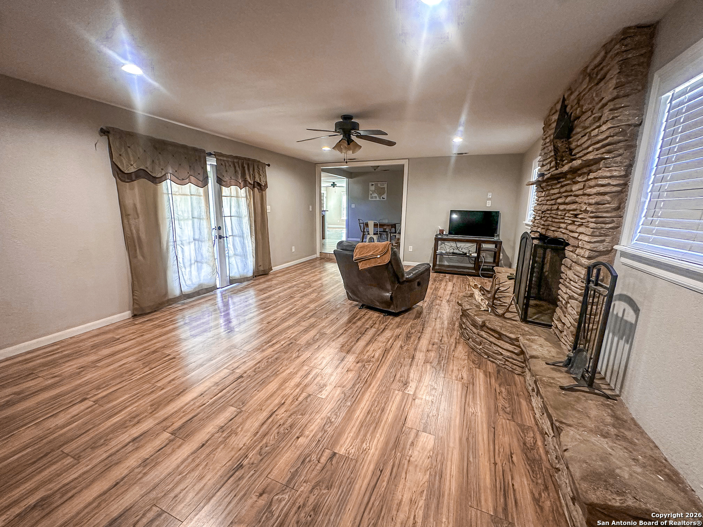 main property photo 11