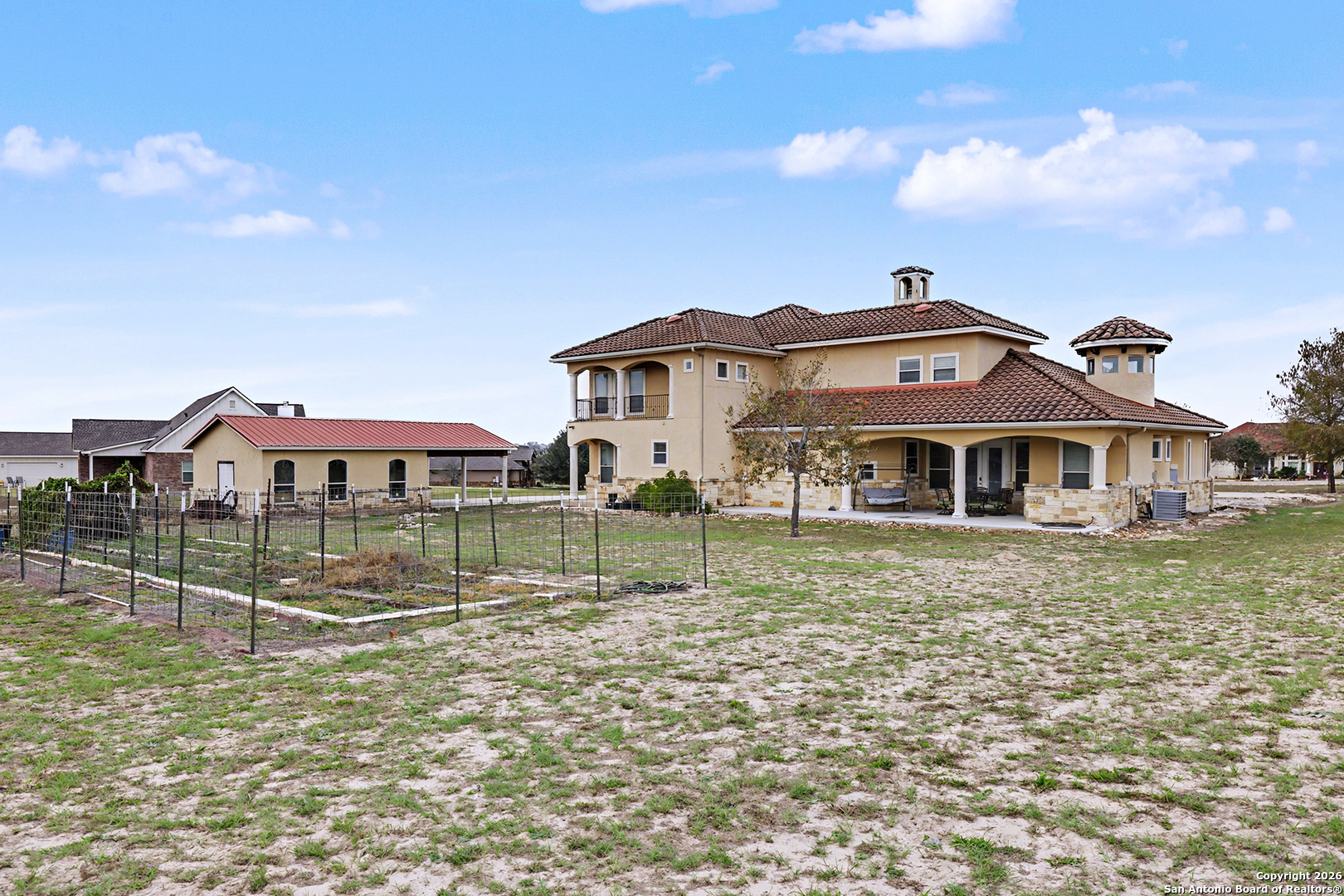 main property photo 9