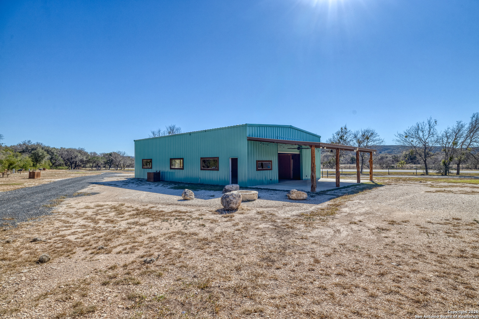 main property photo 4