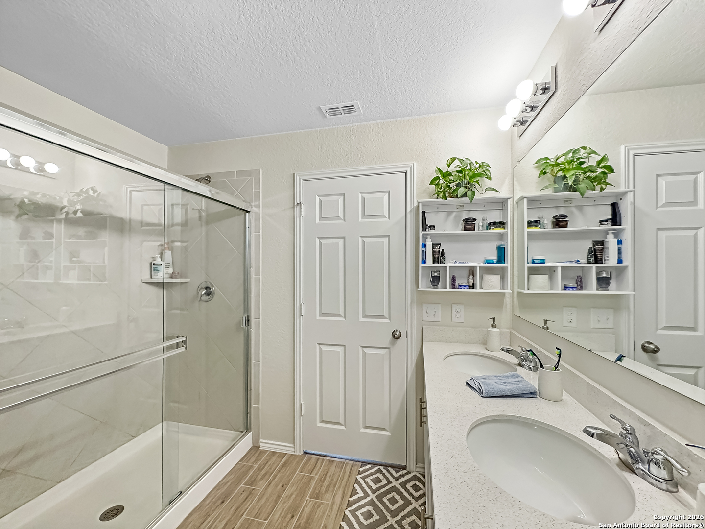 property viewer photo 16