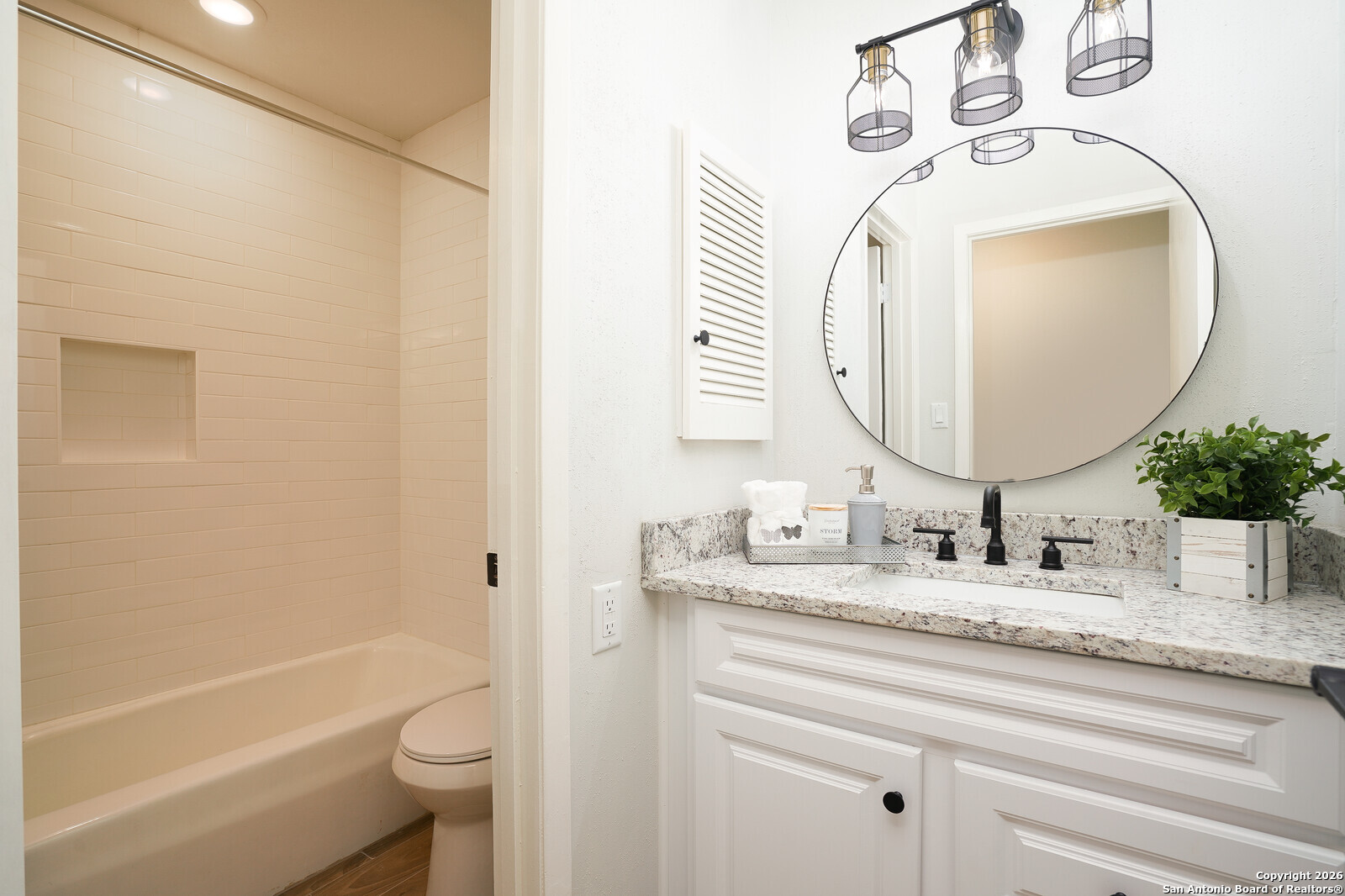 property viewer photo 15