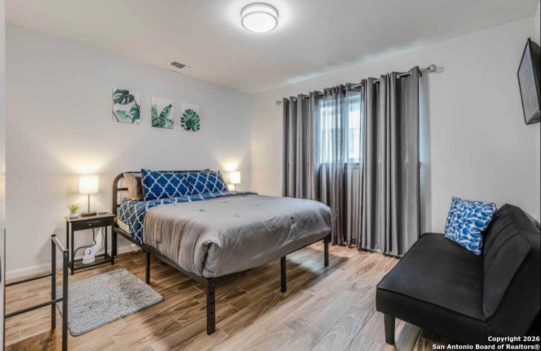 property viewer photo 18