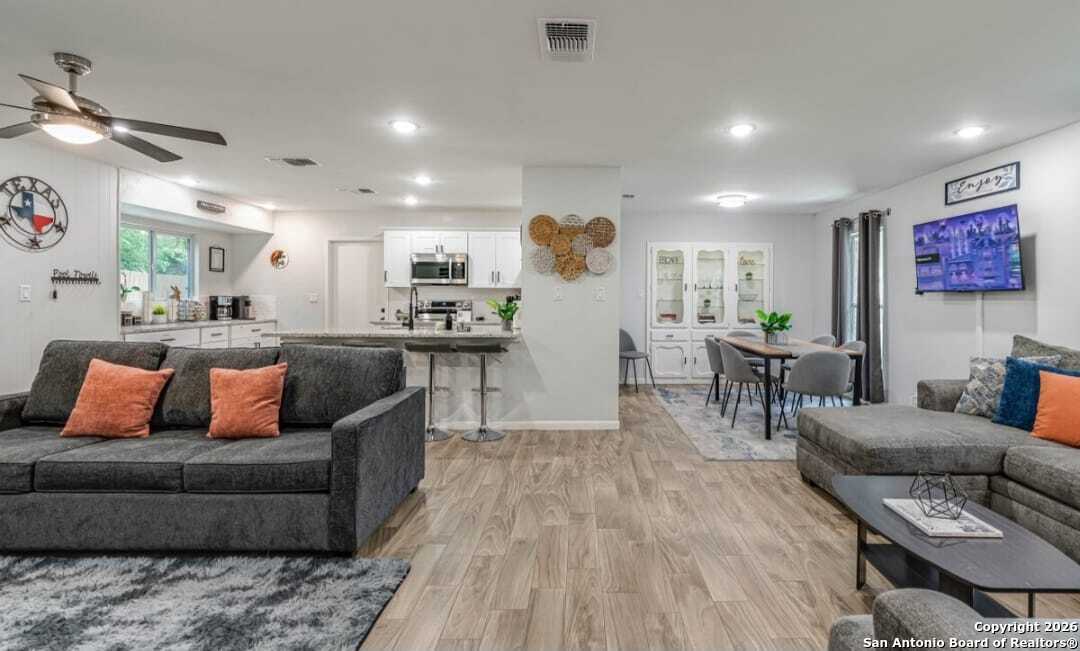 property viewer photo 2