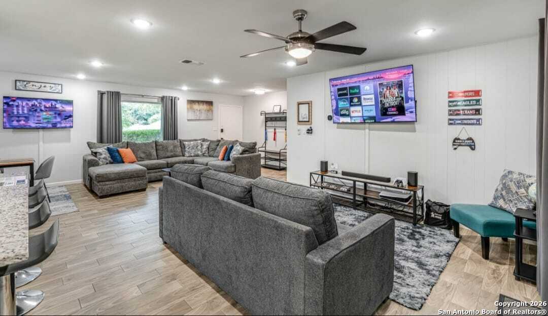 property viewer photo 3