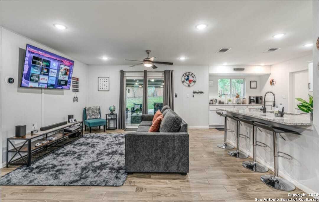 property viewer photo 4