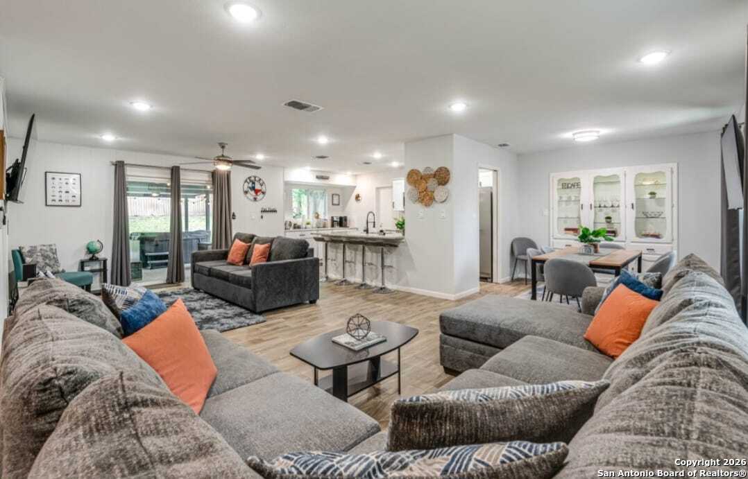 property viewer photo 5