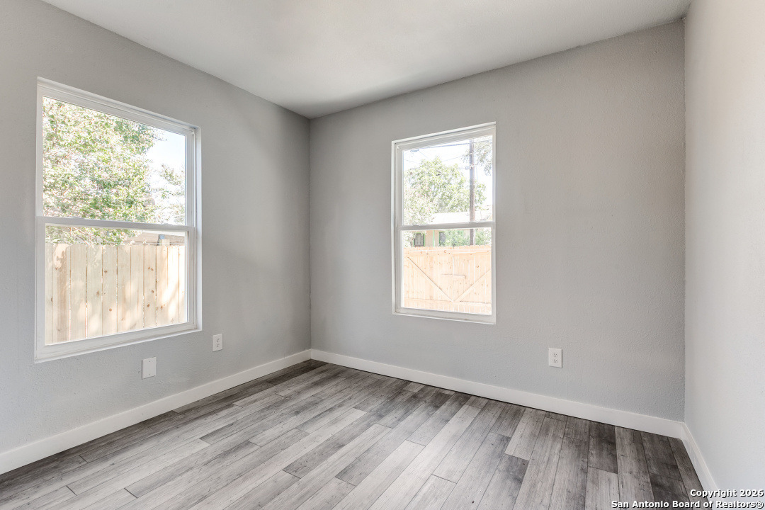 property viewer photo 15