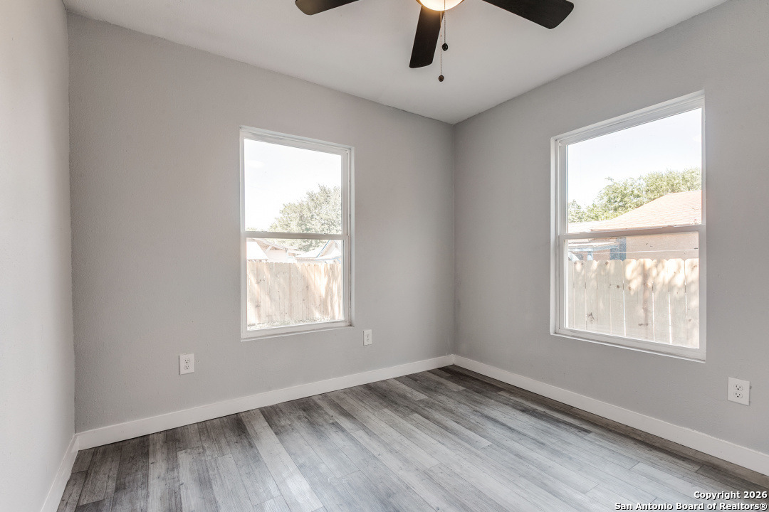 property viewer photo 18