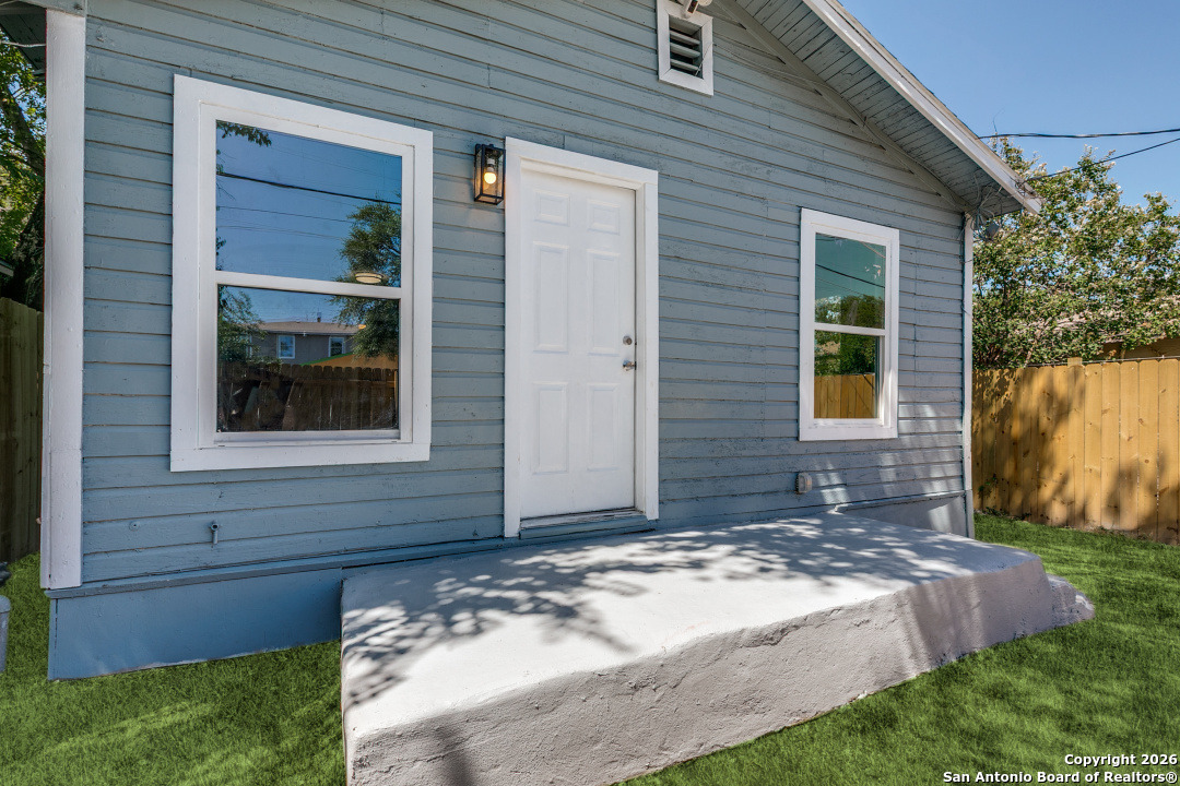 property viewer photo 3