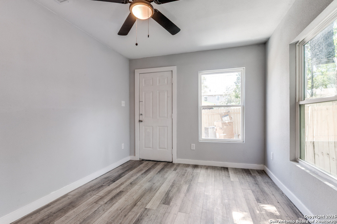 property viewer photo 7