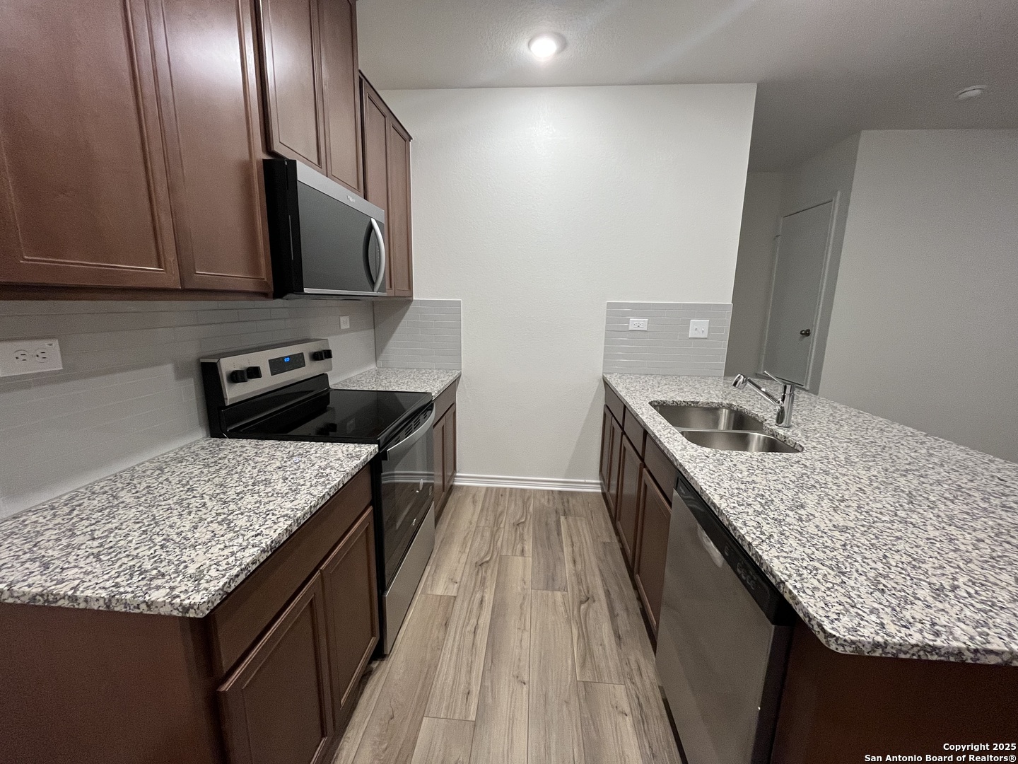 property viewer photo 15