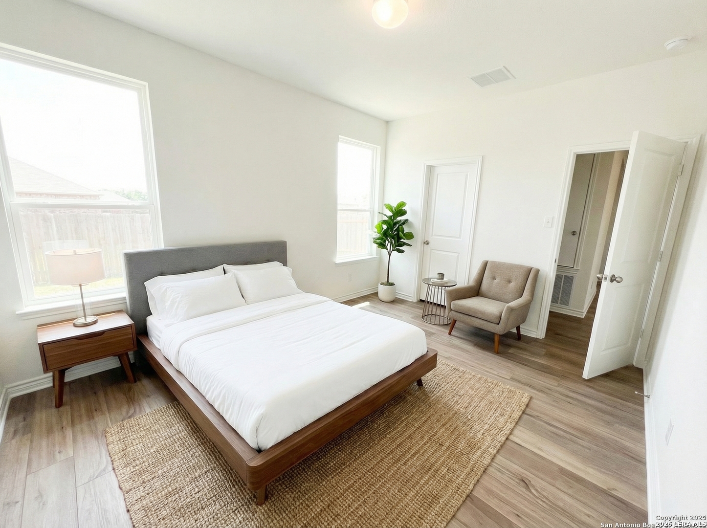 property viewer photo 7