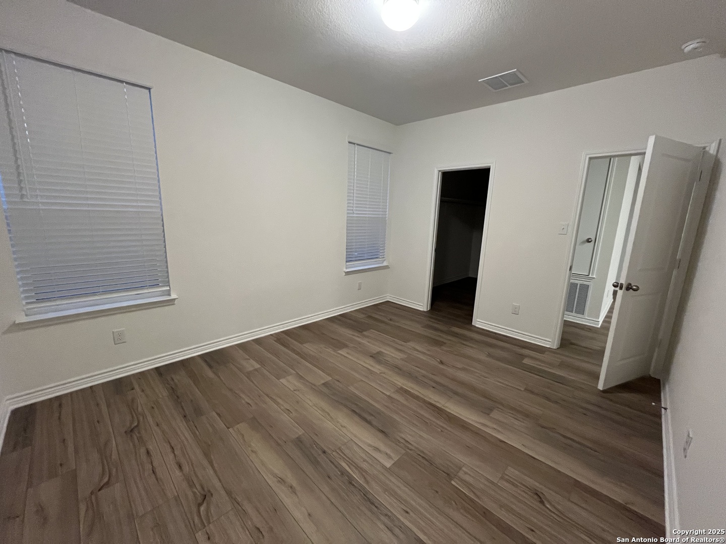 property viewer photo 9