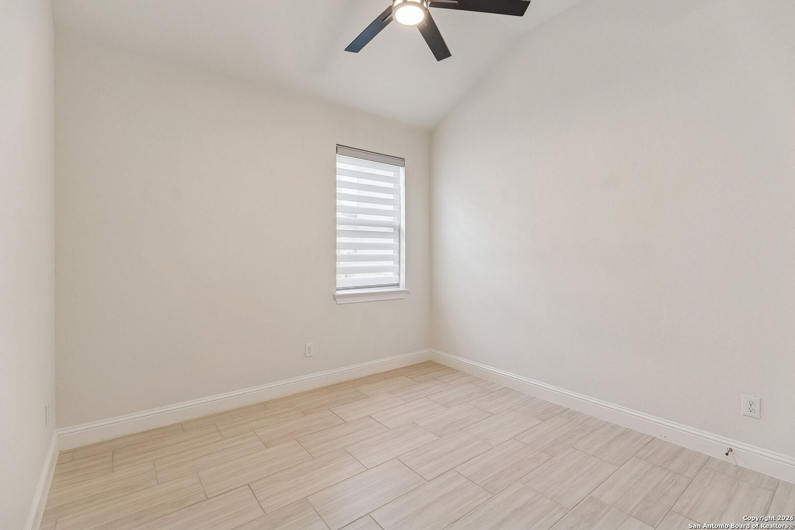 property viewer photo 17