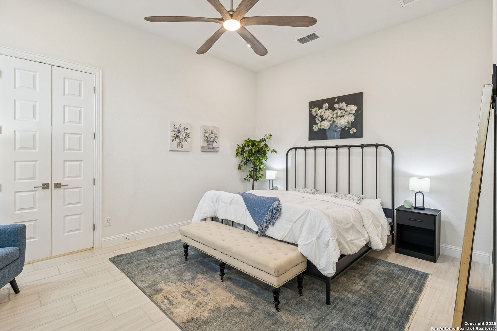 property viewer photo 3
