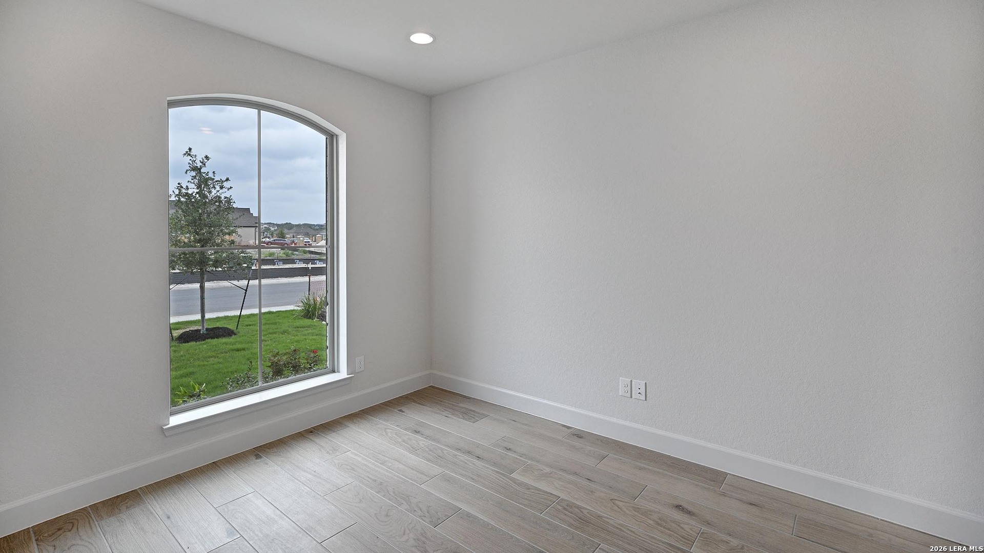 property viewer photo 9