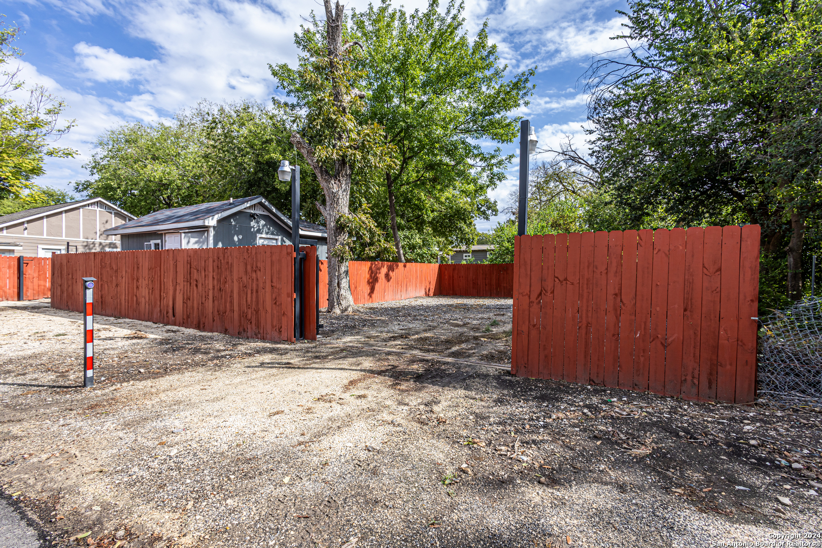 main property photo 40