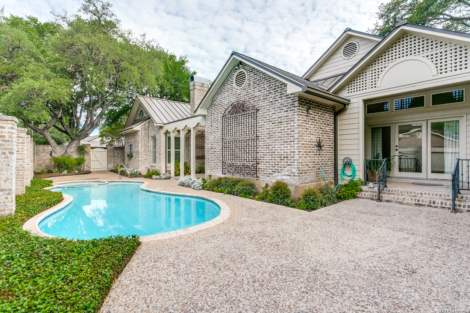 property viewer photo 15