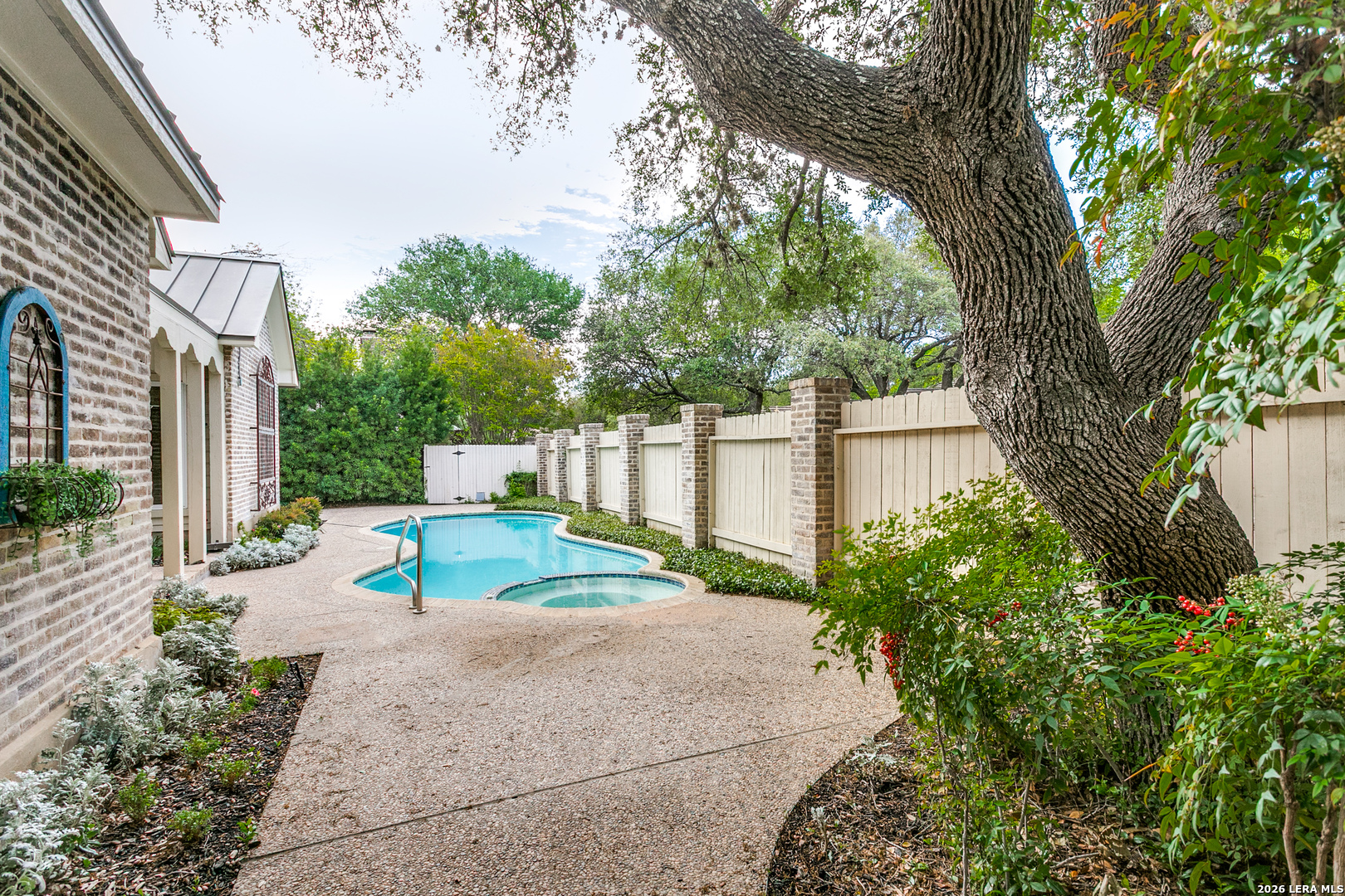 property viewer photo 16