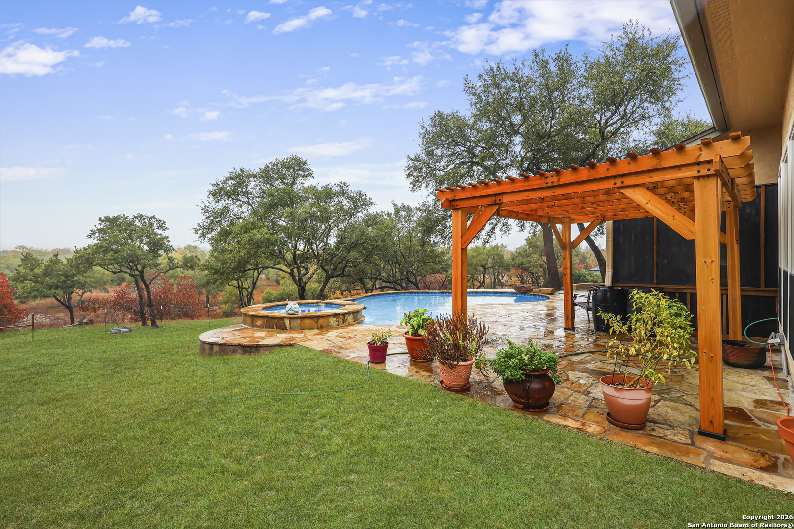 main property photo 11