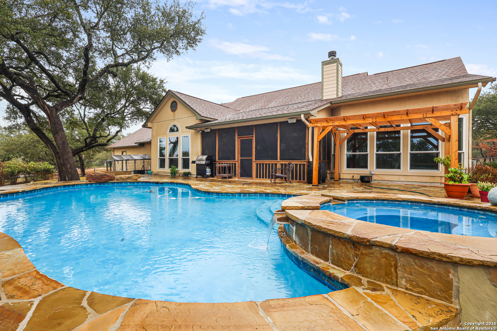main property photo 17
