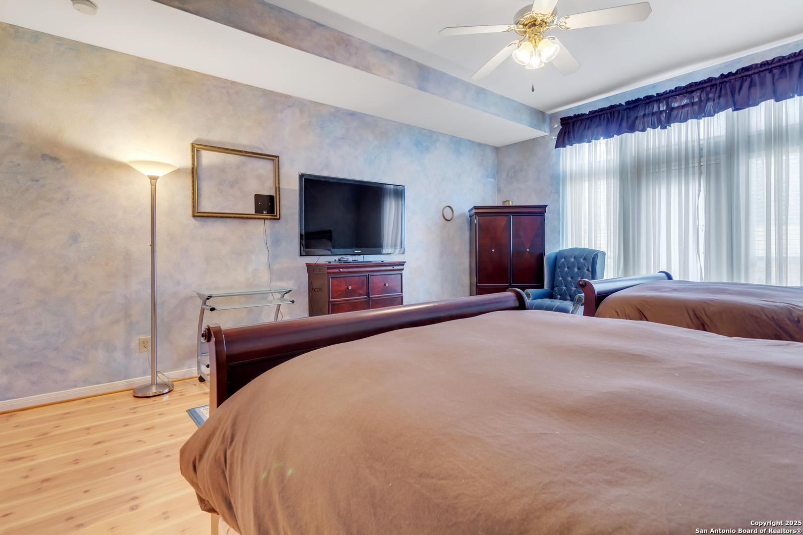 main property photo 13