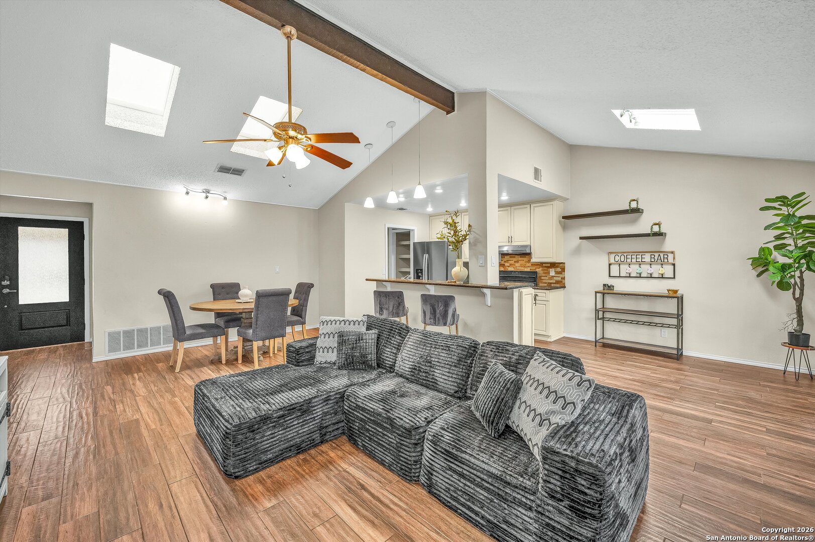 property viewer photo 12