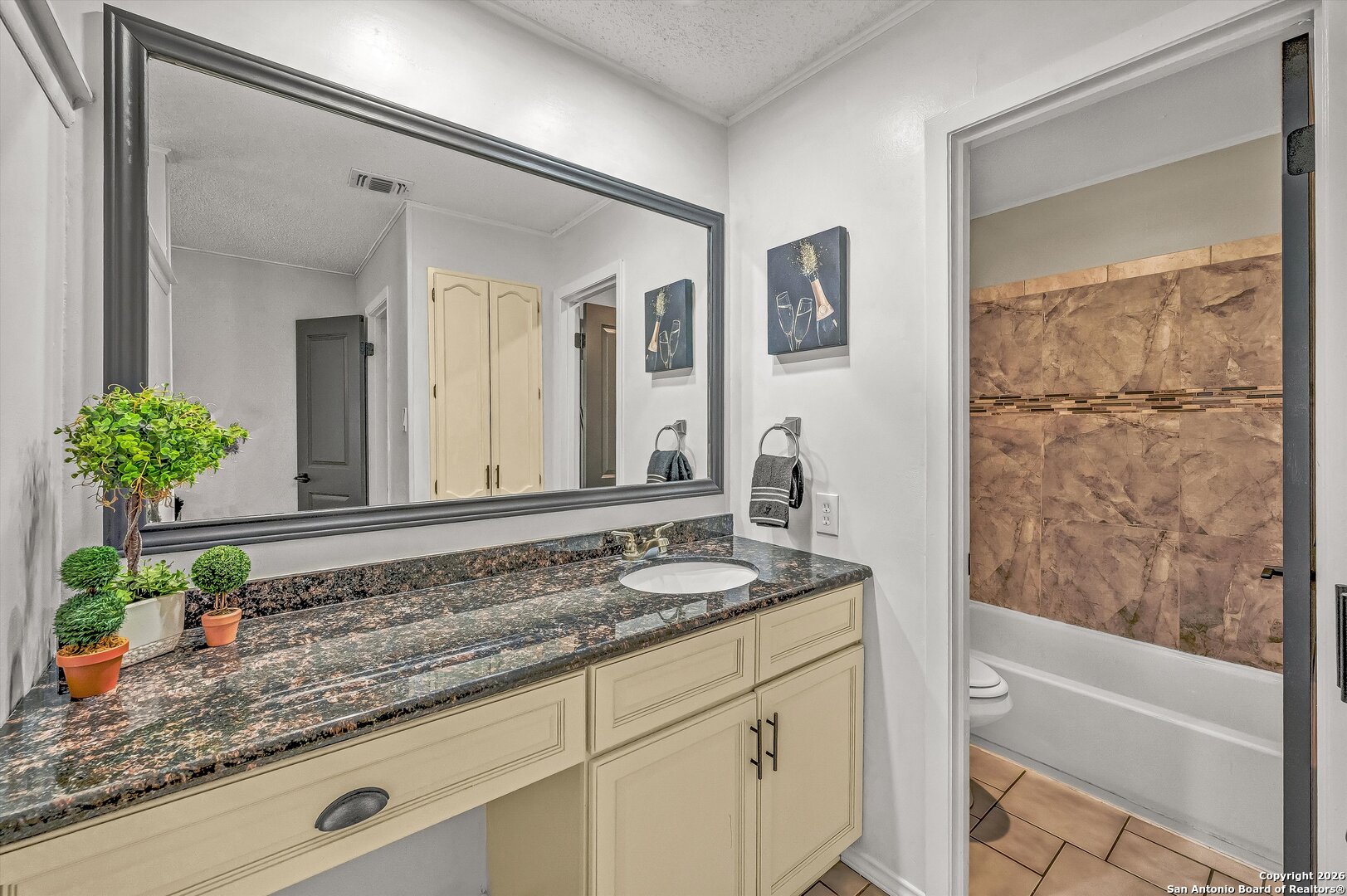 property viewer photo 27