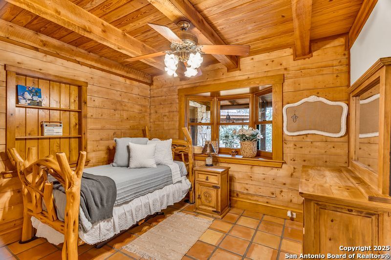 main property photo 19