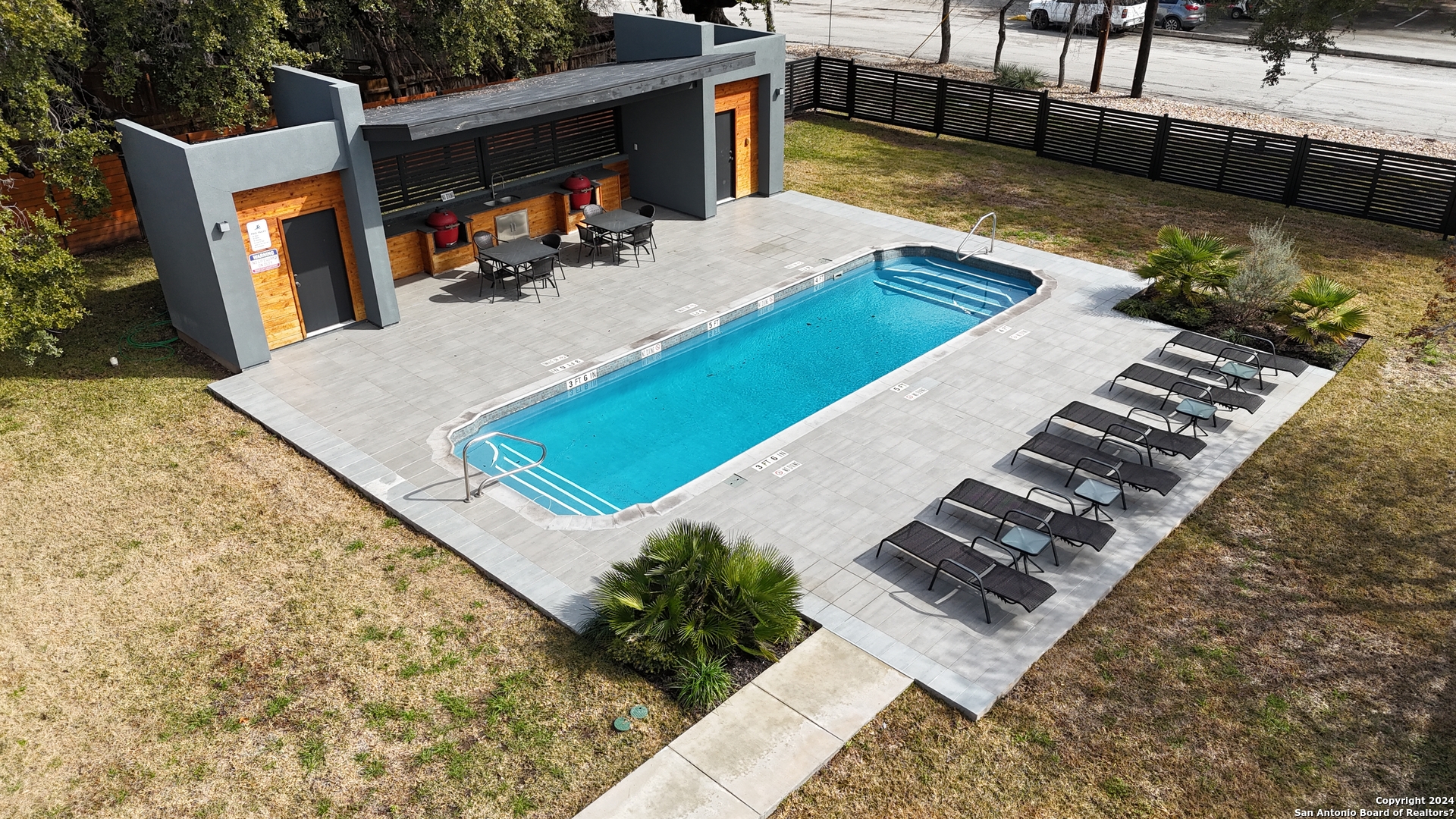 main property photo 33