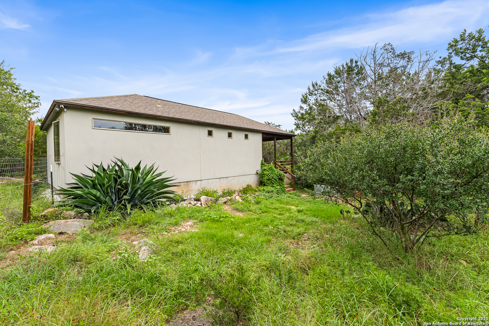 main property photo 28