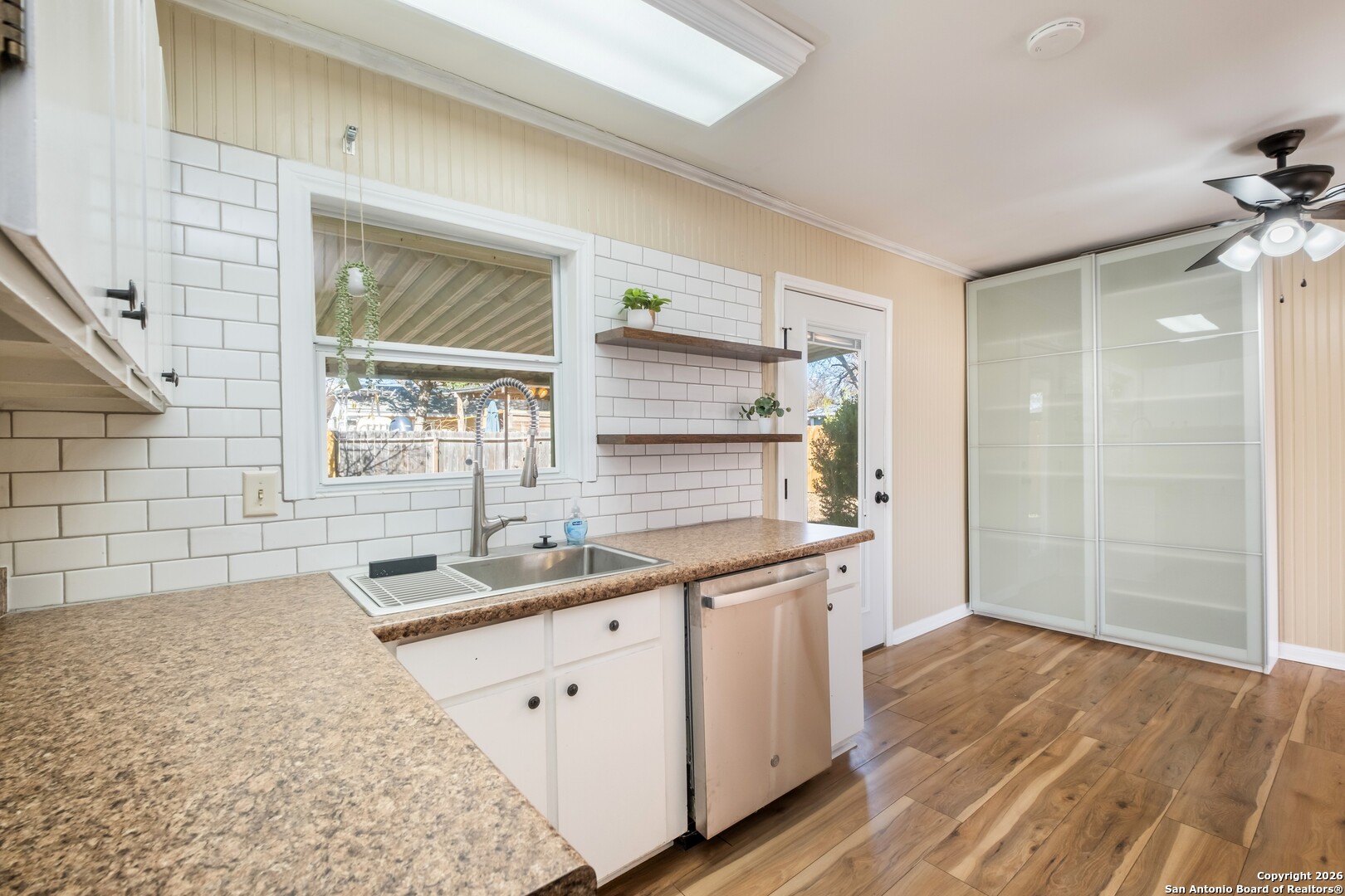 property viewer photo 12