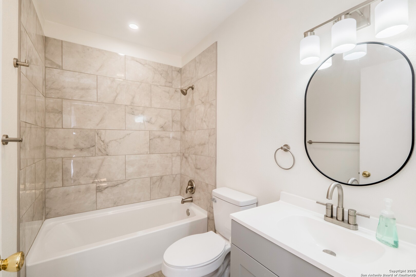 property viewer photo 15