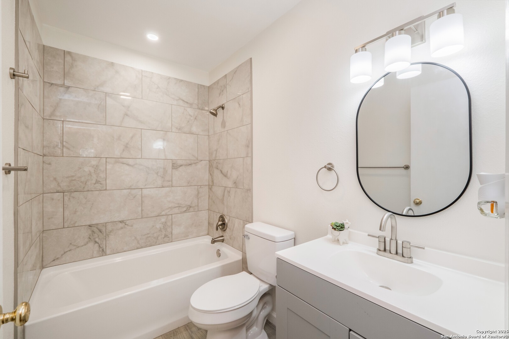 property viewer photo 18
