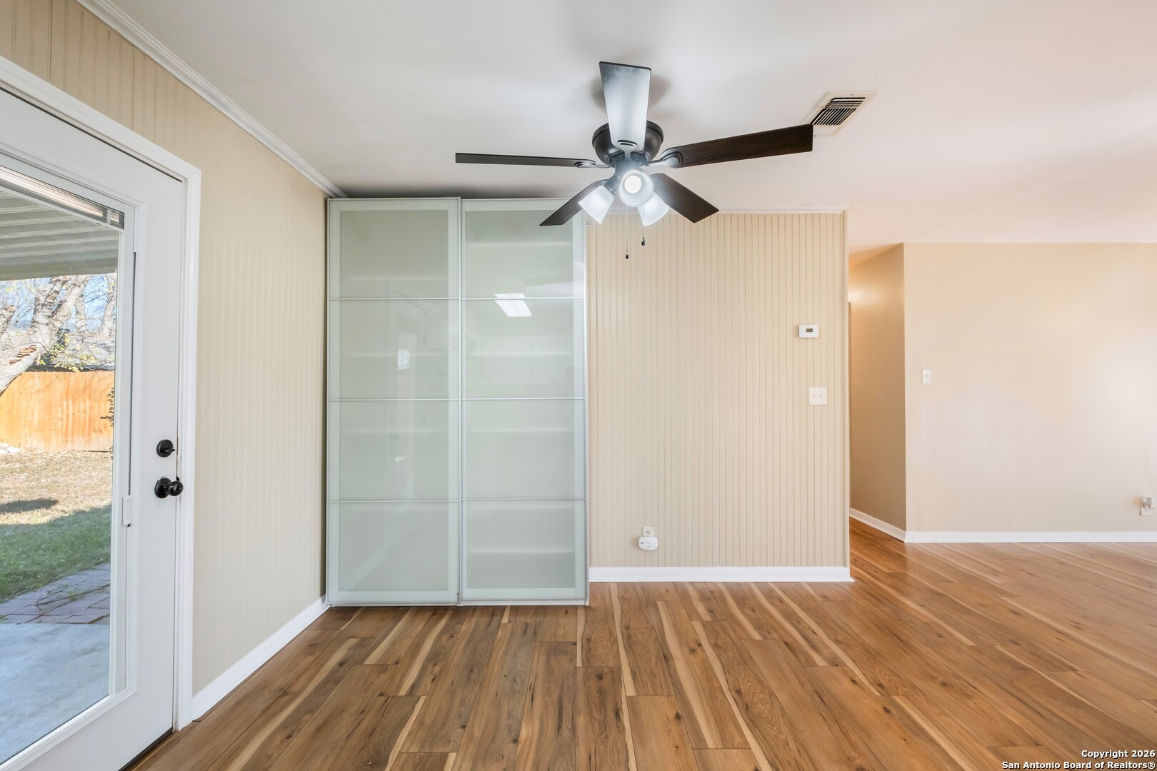 property viewer photo 7