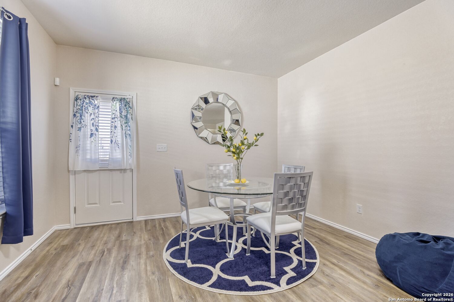 property viewer photo 14