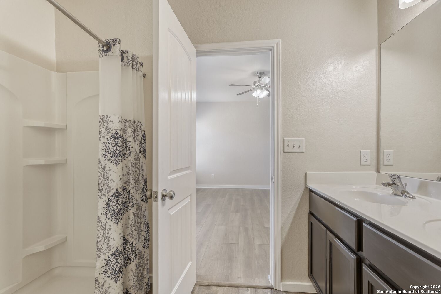 property viewer photo 18