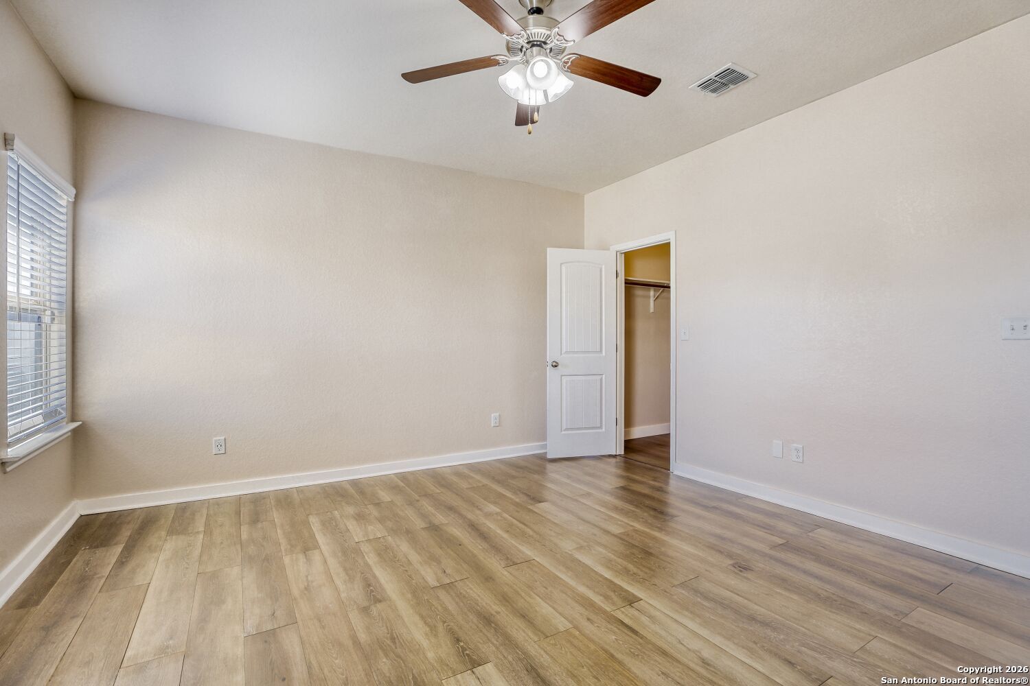 property viewer photo 23