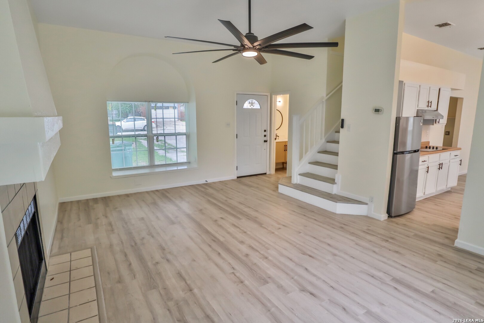 property viewer photo 2